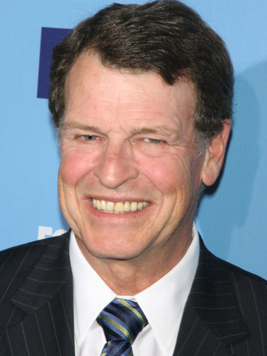 How tall is John Noble?